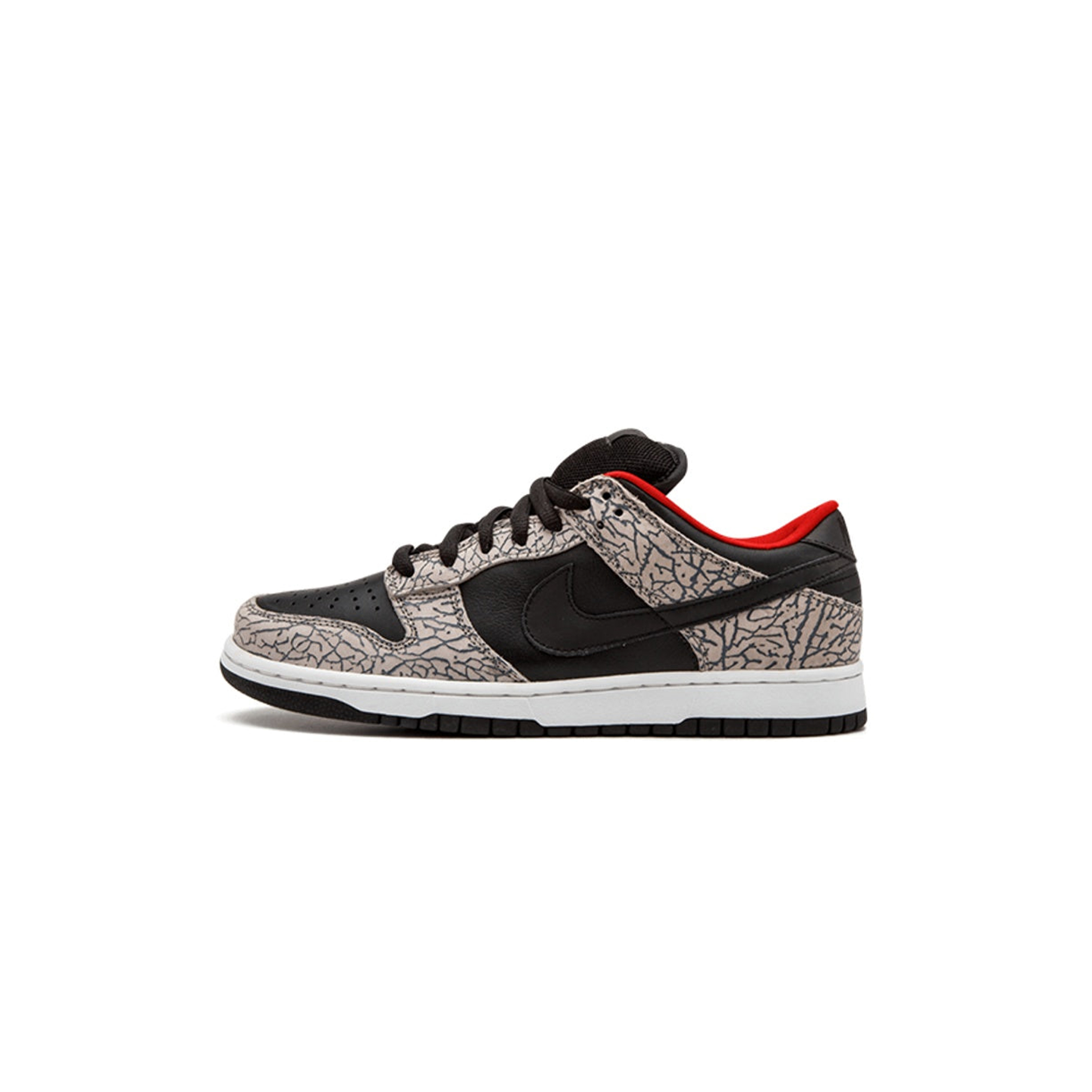 nike Sup*e × nike sb dunk low black cement 304292-131