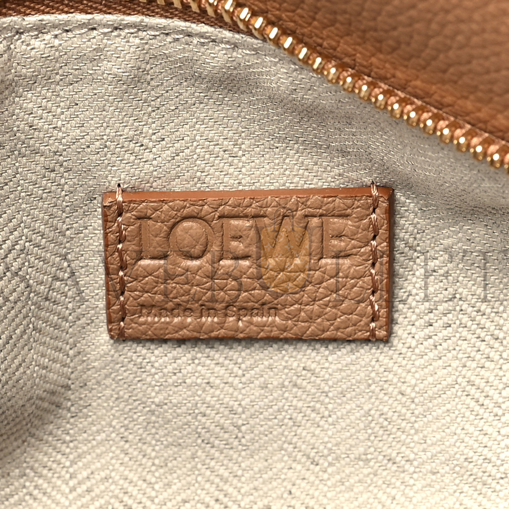 l*ew* grained calfskin small puzzle edge bag toffee (24*16.5*10.5cm)