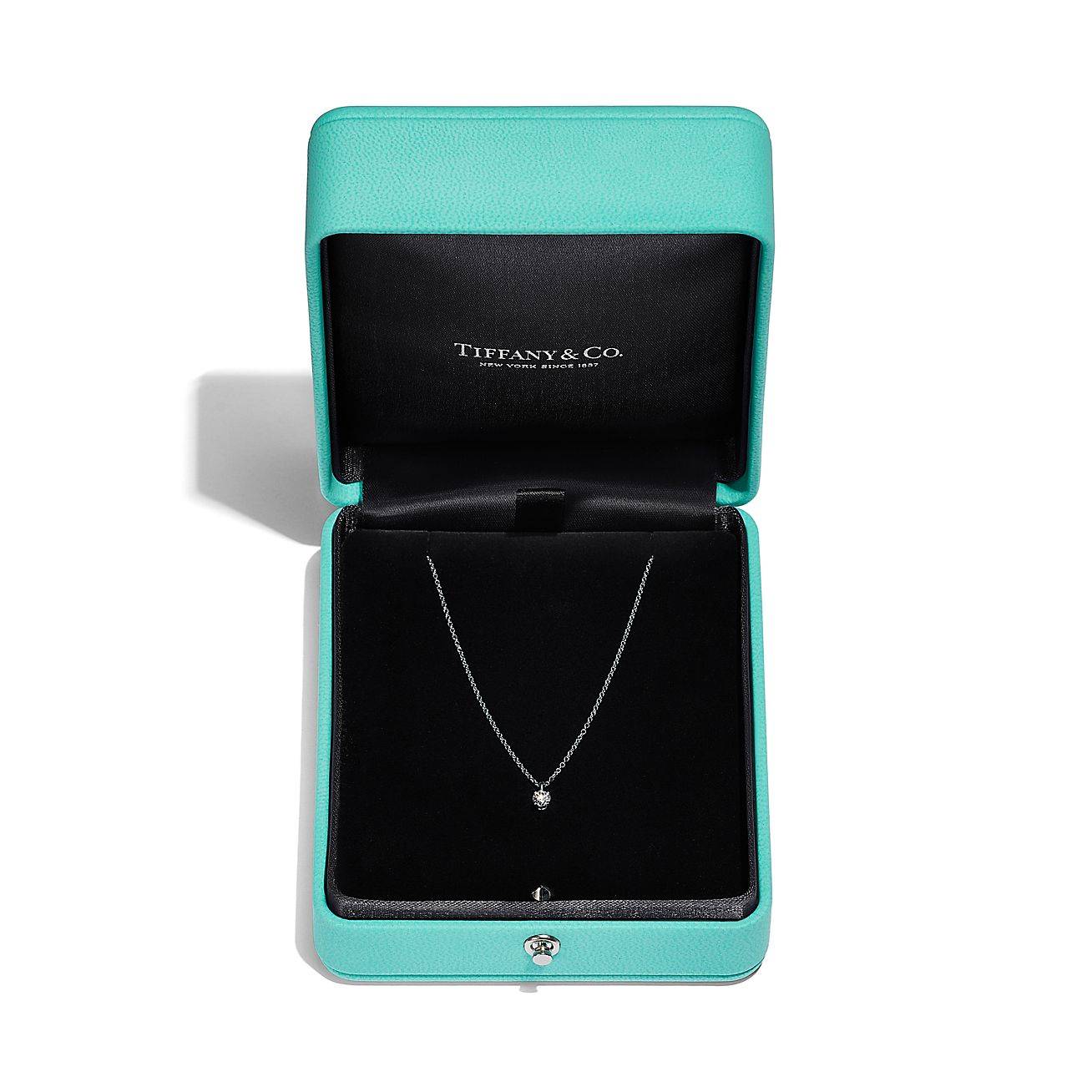 T*f*ny solitaire diamond pendant in platinum