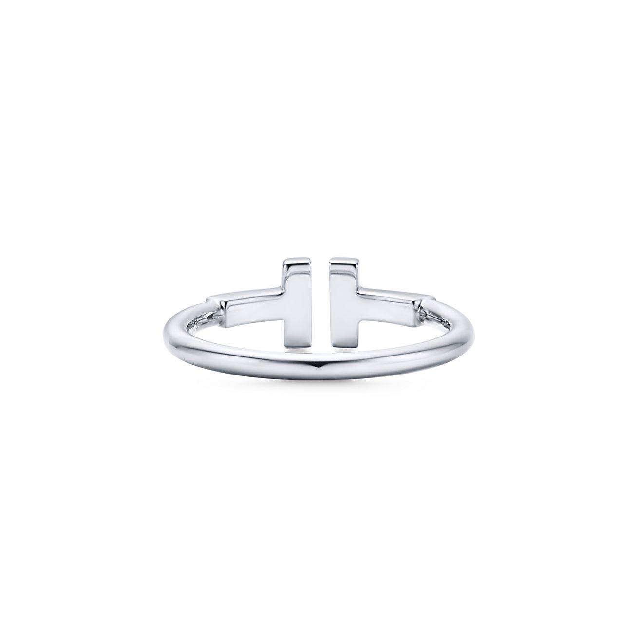 T*f*ny t wire ring in 18k white gold