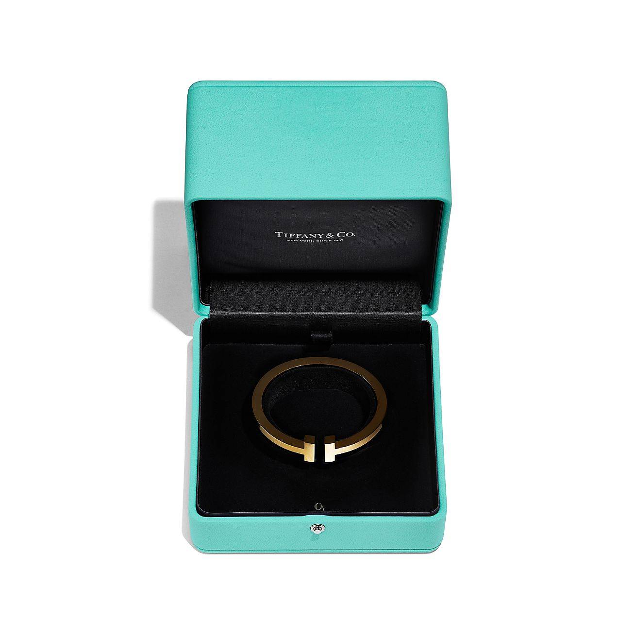 T*f*ny t square bracelet in 18k gold