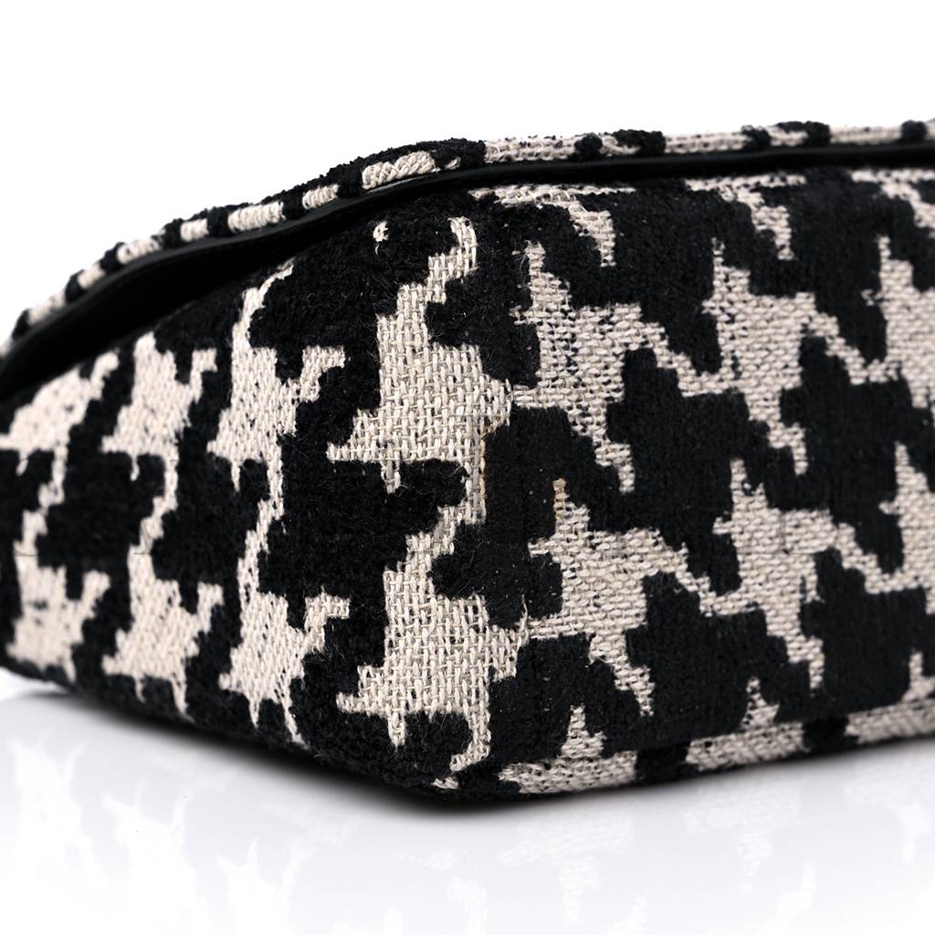 D*or technical canvas macro houndstooth medium caro bag black white (25*15*8.9cm)