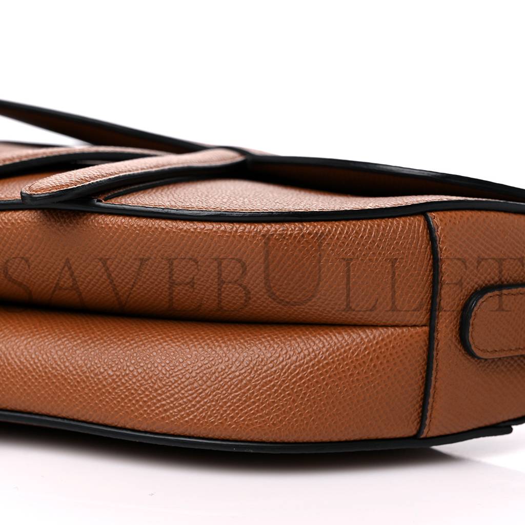 D*or grained calfskin saddle bag camello (24*20*6.4cm)